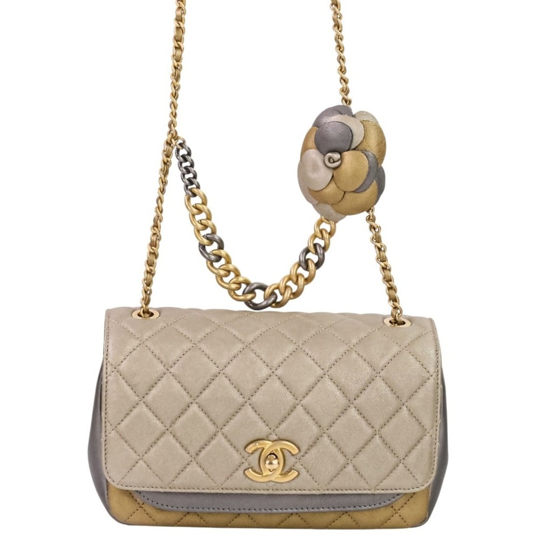 CHANEL Mini Matelasse Camellia Flap Chain Bag in Metallic Color for Women: --- Catalog ---Category: SizeSize (HxWxD): 13cm x 21cm x 5.5cm / 5.11'' x 8.26'' x 2.16''Category: DesignType: Shoulder bagColor: Gold, Metallic, Metallic silverGender: WomenMaterial: Leather Leather/