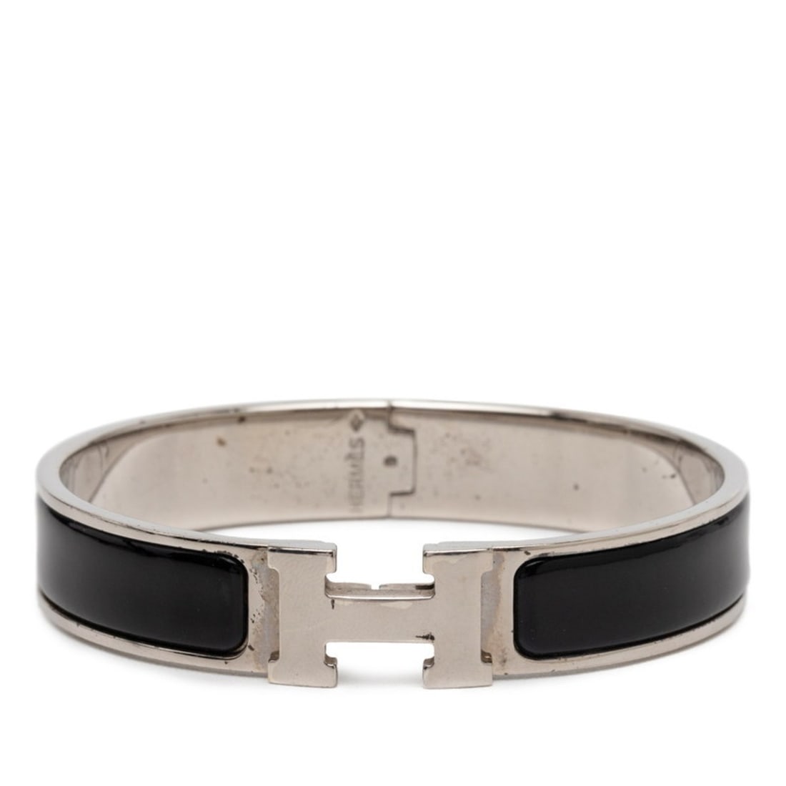 Hermes Click H PM Bangle in Silver, Black Metal, and Enamel for Women: --- Catalog ---Category: SizeLength: 16cm / 6.29''Category: DesignType: BangleColor: Black, SilverGender: WomenMaterial: Enamel, MetalCategory: GeneralBrand: Hermes--- Item List ---Section: ConditionR