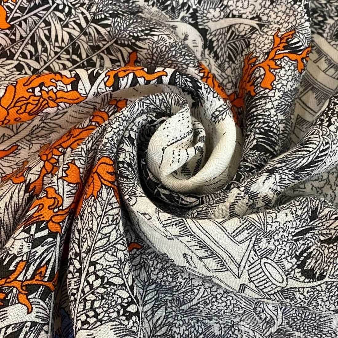 HERMES Back to Nature Cassisil Carre 140 Jean Scarf Muffler in Multicolor: --- Catalog ---Category: SizeSize (LxW): 1.4m x 1.4m / 55.11'' x 55.11''Category: DesignType: ScarfColor: Multi-colorGender: WomenMaterial: Cashmere Category: GeneralBrand: Hermes--- Item List ---Sect