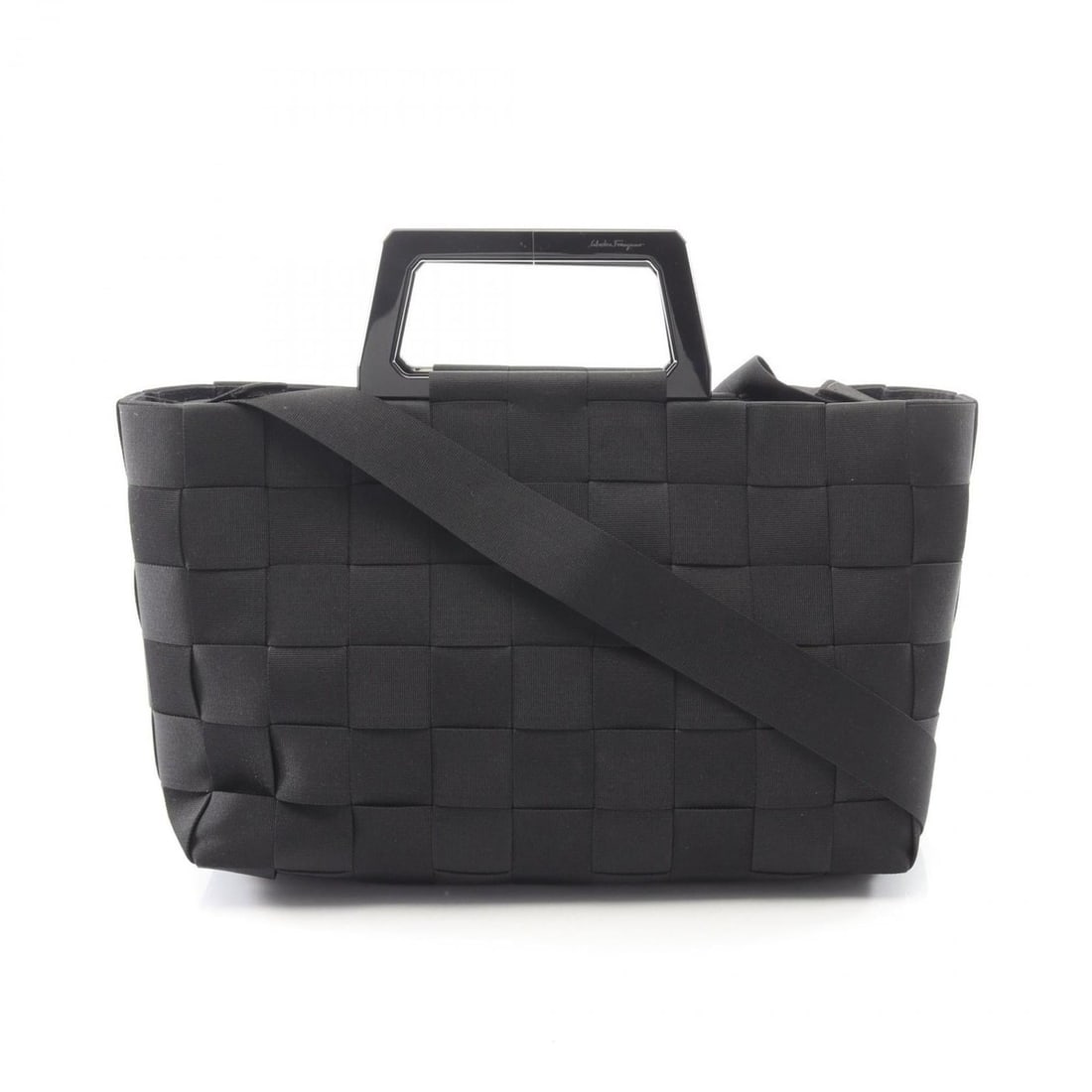 Salvatore Ferragamo handbag in nylon canvas, women's, black, size 21 0288: --- Catalog ---Category: SizeSize (HxWxD): 22.5cm x 32cm x 10.5cm / 8.85'' x 12.59'' x 4.13''Category: DesignType: HandbagColor: BlackGender: WomenMaterial: Nylon canvas Category: GeneralMPN: 21 0288B