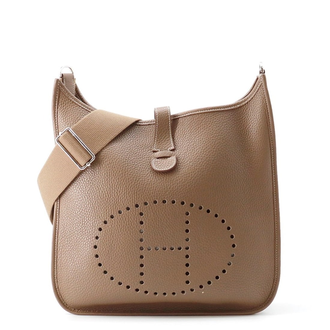 Hermès Evelyne 3 GM shoulder bag in Etoupe and Taurillon Clemence leather with a T stamp. handbag.: --- Catalog ---Category: SizeSize (HxWxD): 30cm x 33cm x 10cm / 11.81'' x 12.99'' x 3.93''Category: DesignType: Handbag, Shoulder bagColor: Etoupe grayGender: WomenMaterial: Taurillon clemence leather