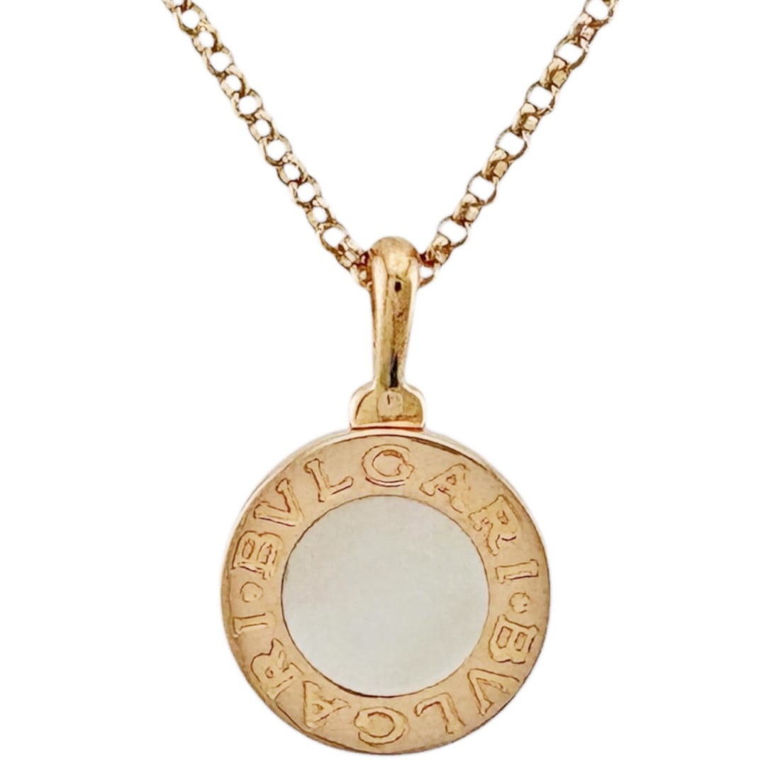 BVLGARI Necklace 18K Mother of Pearl Women's Pre-owned: --- Catalog ---Category: SizePendant Size: 17mm x 10.5mm / 0.66'' x 0.41''Neck Circumference: 44 cm / 17.32''Category: DesignColor: Pink goldGender: WomenMaterial: Mother of pearlNecklace Type: Neckla