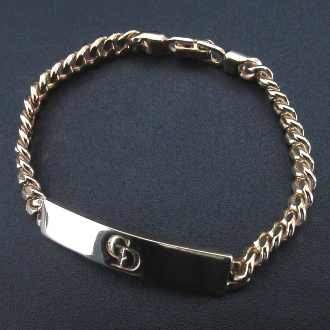 Christian Dior Vintage Logo ID Bracelet GP Gold Color for Men and Women: --- Catalog ---Category: SizeLength: 17cm / 6.69''Category: DesignType: Identification braceletColor: GoldGender: Men,WomenMaterial: Gold platingCategory: GeneralBrand: Christian Dior--- Item List ---