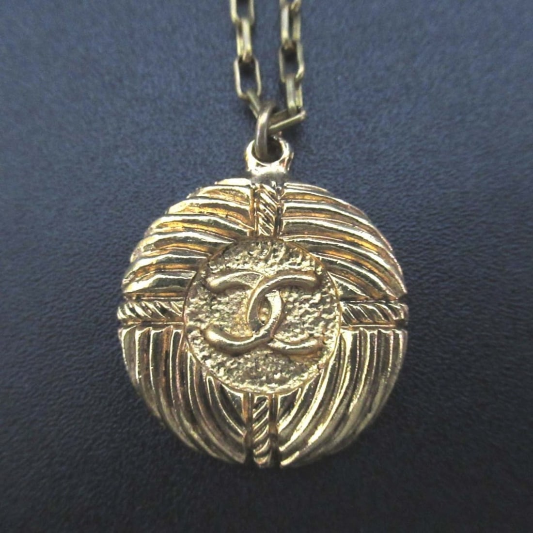 CHANEL Vintage Coco Mark Circle Chain Necklace, Gold, Women's: --- Catalog ---Category: SizePendant Size: 30mm x 27mm / 1.18'' x 1.06''Neck Circumference: 43.5 cm / 17.12''Category: DesignColor: GoldGender: WomenMaterial: Gold platingNecklace Type: NecklaceCatego