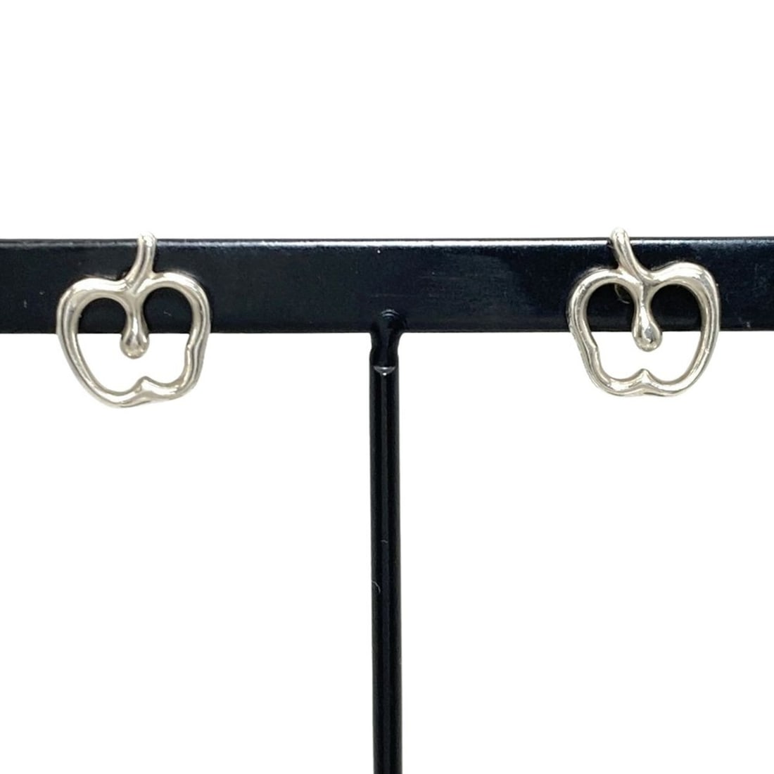 Tiffany & Co. Elsa Peretti Apple Earrings, 1.6g, SV925 Silver, for Women: --- Catalog ---Category: SizeSize (HxWxD): 10.50mm x 9.60mm / 0.41'' x 0.38''Category: DesignType: Stud earringsColor: SilverGender: WomenMaterial: Silver 925Category: GeneralBrand: Tiffany--- Item Li