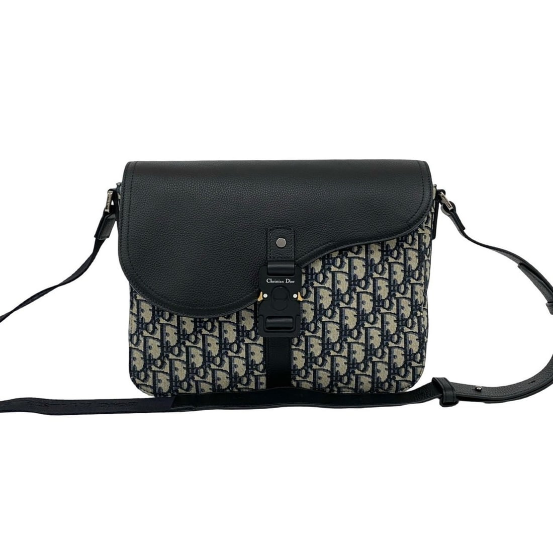 Christian Dior Oblique Canvas and Leather Saddle Flap Shoulder Bag, Black, 46779: --- Catalog ---Category: SizeSize (HxWxD): 25cm x 29cm x 7cm / 9.84'' x 11.41'' x 2.75''Category: DesignType: Shoulder bagColor: Black, NavyGender: WomenMaterial: Canvas , Leather Category: GeneralBra