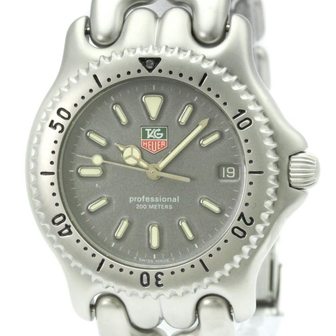 TAG HEUER Sel Professional 200M Steel Quartz Watch S99.206 Polished: --- Catalog ---Category: SizeCase Diameter: 37mm / 1.46''Category: DesignType: WristwatchStyle: Dress/FormalGender: MenColor (Dial): GrayMaterial (Band): Stainless steelMaterial (Case): Stainless stee
