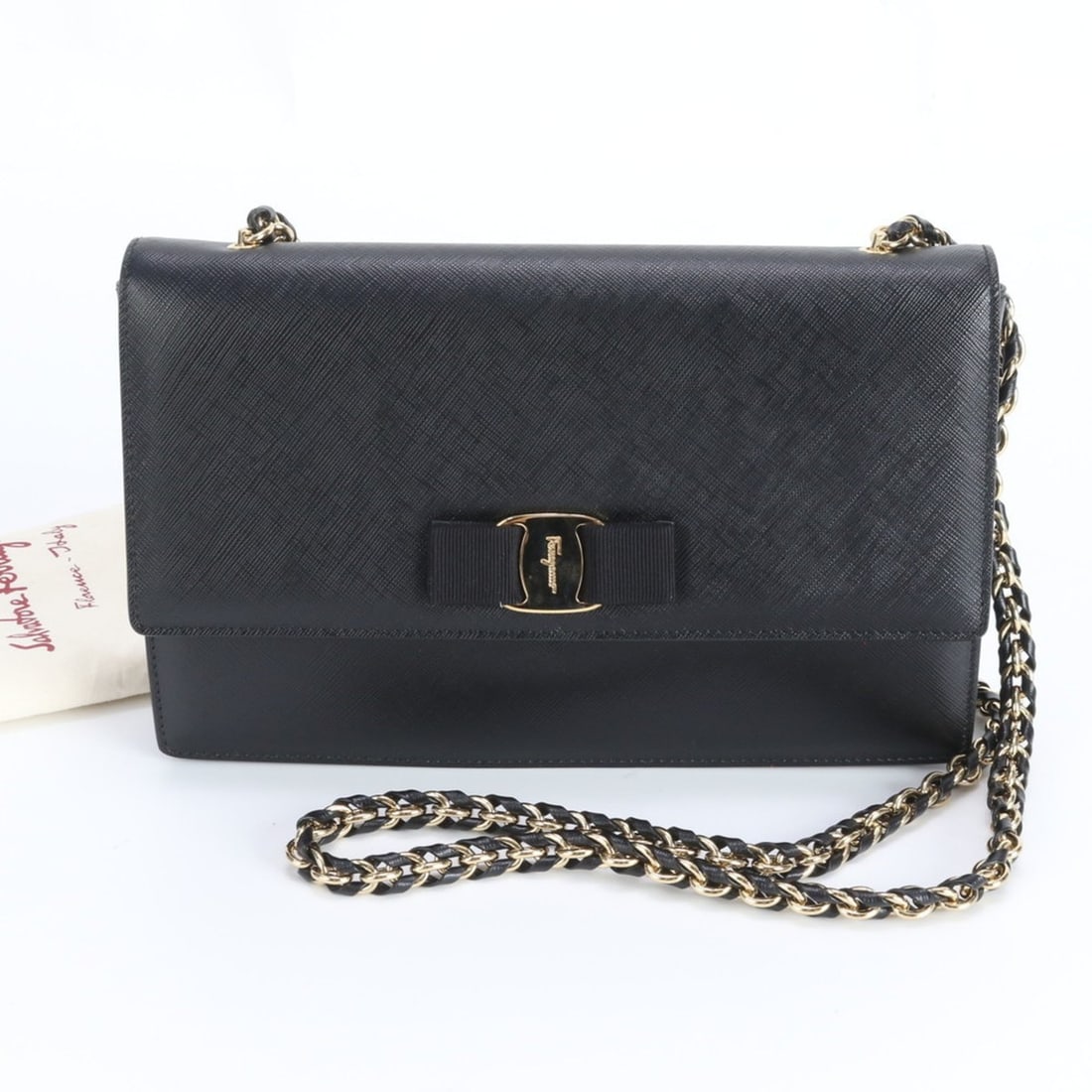 Salvatore Ferragamo Vara Ribbon Leather Chain Shoulder Bag in Black for Women: --- Catalog ---Category: SizeSize (HxWxD): 16cm x 25cm x 3cm / 6.29'' x 9.84'' x 1.18''Category: DesignType: Shoulder bagColor: BlackGender: WomenMaterial: Leather Category: GeneralBrand: Salvatore Fe