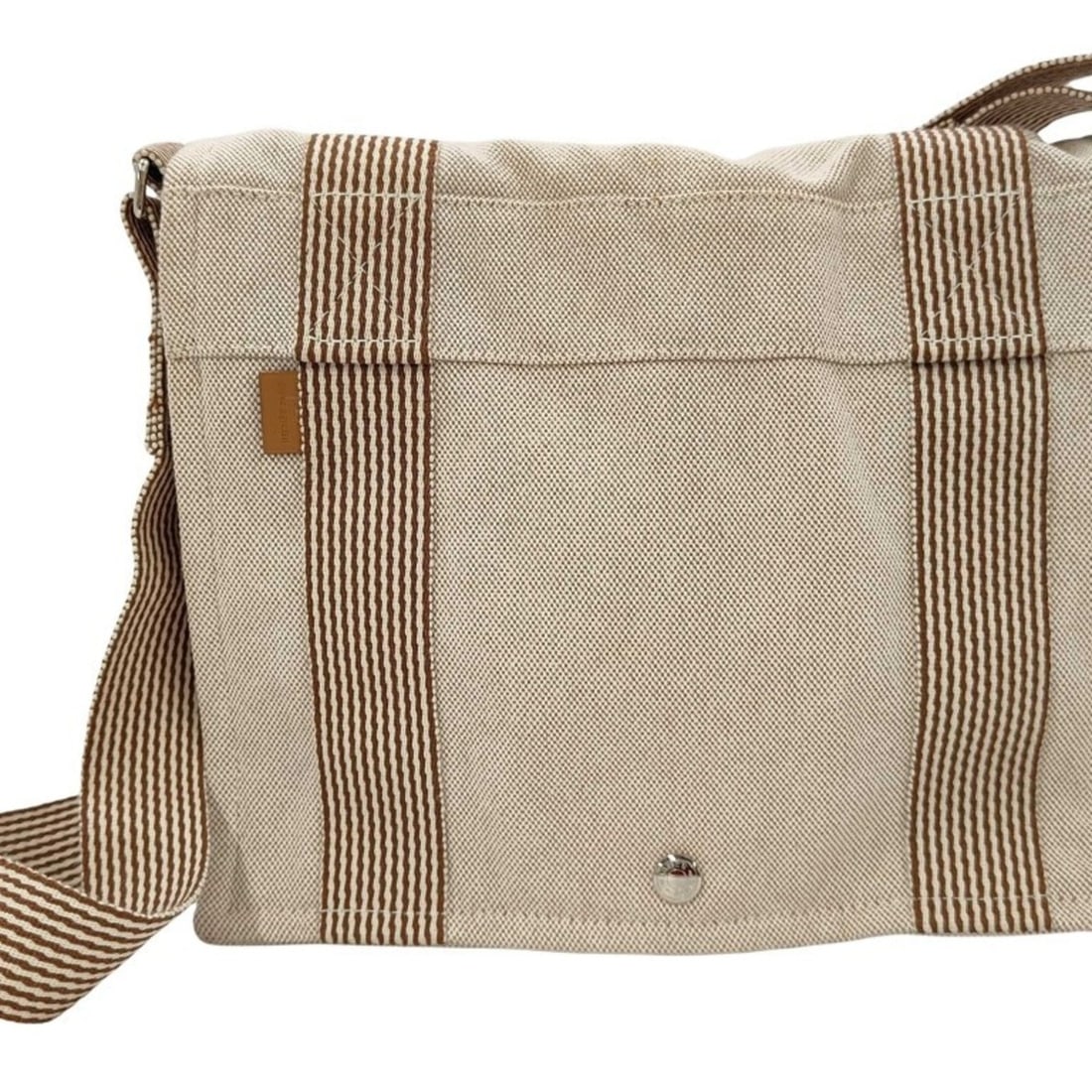 HERMES New Foolteau Bassus PM Shoulder Bag in Brown Canvas and Leather for Men Women: --- Catalog ---Category: SizeSize (HxWxD): 25cm x 29.5cm x 8.5cm / 9.84'' x 11.61'' x 3.34''Category: DesignType: Handbag, Shoulder bag, Tote bagColor: BrownGender: Men,WomenMaterial: Canvas Category: