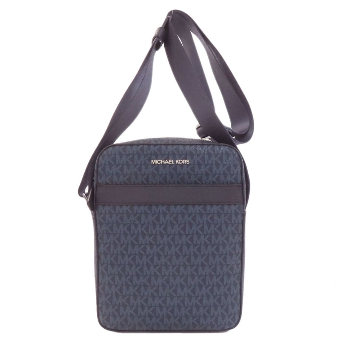 Michael Kors MK Signature Shoulder Bag PVC Women's: --- Catalog ---Category: SizeSize (HxWxD): 24.5cm x 19cm x 6cm / 9.64'' x 7.48'' x 2.36''Category: DesignType: Shoulder bagColor: NavyGender: WomenMaterial: PVC Category: GeneralBrand: Michael Kors---