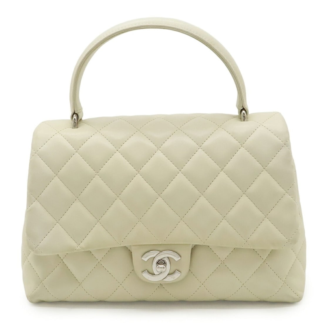 CHANEL Matelasse Handbag, Lambskin Leather, Ivory and White: --- Catalog ---Category: SizeSize (HxWxD): 17cm x 25cm x 10cm / 6.69'' x 9.84'' x 3.93''Category: DesignType: HandbagColor: Ivory, WhiteGender: WomenMaterial: Leather Category: GeneralBrand: ChanelCou