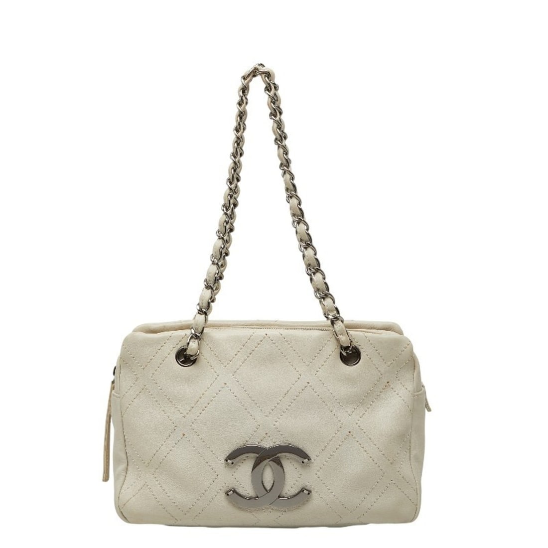 CHANEL Wild Stitch Coco Mark Shoulder Bag in White and Ivory Leather for Women: --- Catalog ---Category: SizeSize (HxWxD): 16.5cm x 28cm x 13cm / 6.49'' x 11.02'' x 5.11''Category: DesignType: Shoulder bagColor: Ivory, WhiteGender: WomenMaterial: Leather Category: GeneralBrand: C