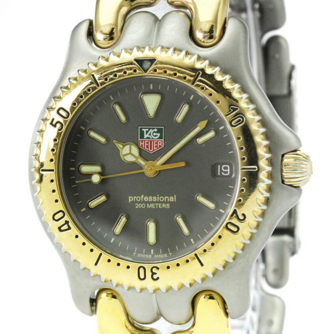 TAG HEUER Sel 200M Gold Plated Steel Quartz Mens Watch S95.206 Polished: --- Catalog ---Category: SizeCase Diameter: 38mm / 1.5''Category: DesignType: WristwatchStyle: SportGender: MenColor (Dial): GrayMaterial (Band): Gold plated, Stainless steelMaterial (Case): Gold plat