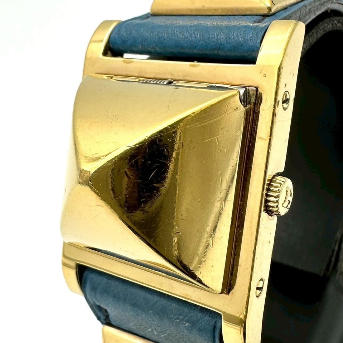 HERMES Medor Bangle Watch ME1.201 GP Leather Quartz Blue Women's: --- Catalog ---Category: SizeWrist Size: 14cm - 16.5cm / 5.51'' - 6.49''Case Diameter: 23mm / 0.91''Category: DesignType: WristwatchGender: WomenMaterial (Case): Gold platedCategory: GeneralMPN: ME1.2