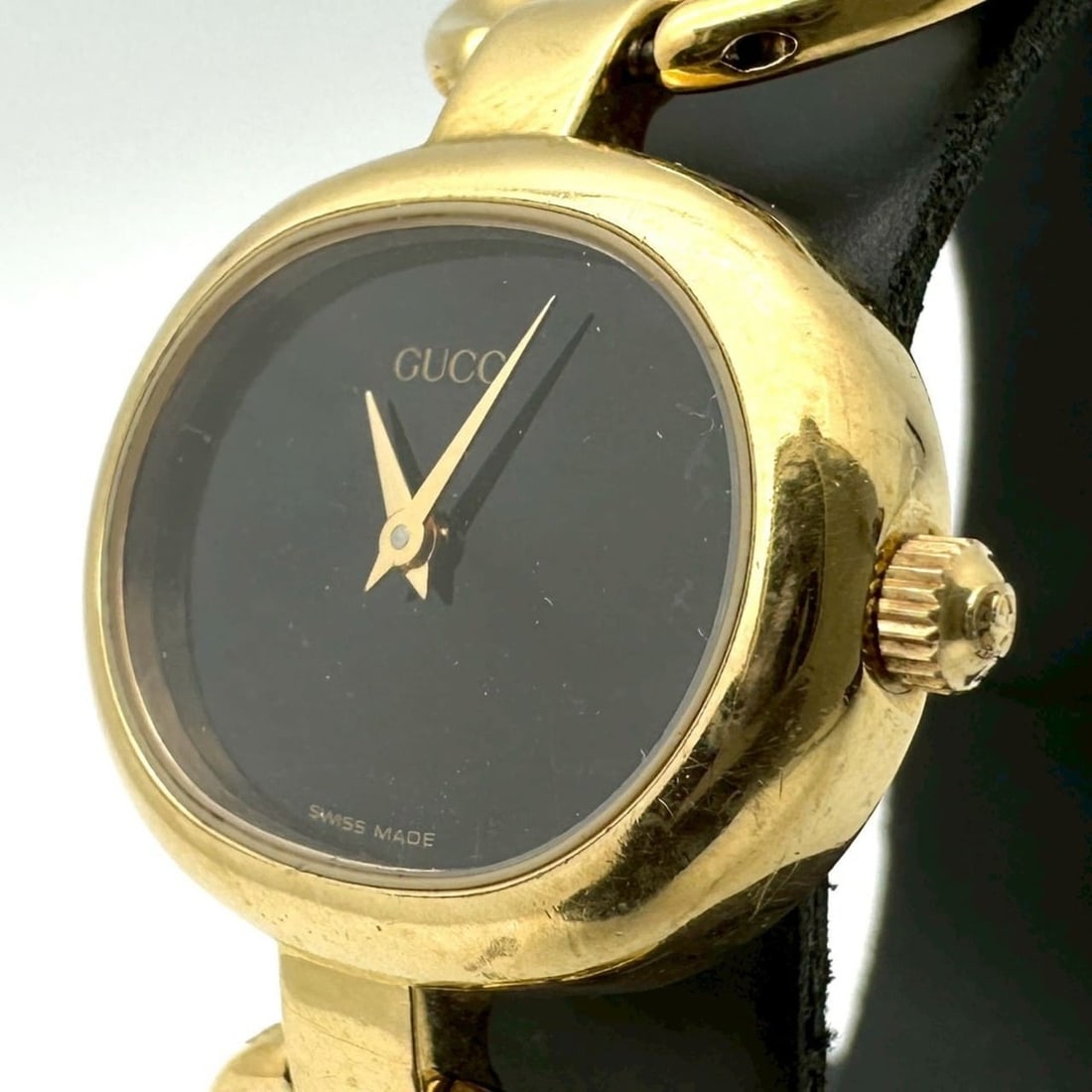 GUCCI 1600 Bangle Watch GP Quartz Black Gold Women's (1 of 10)