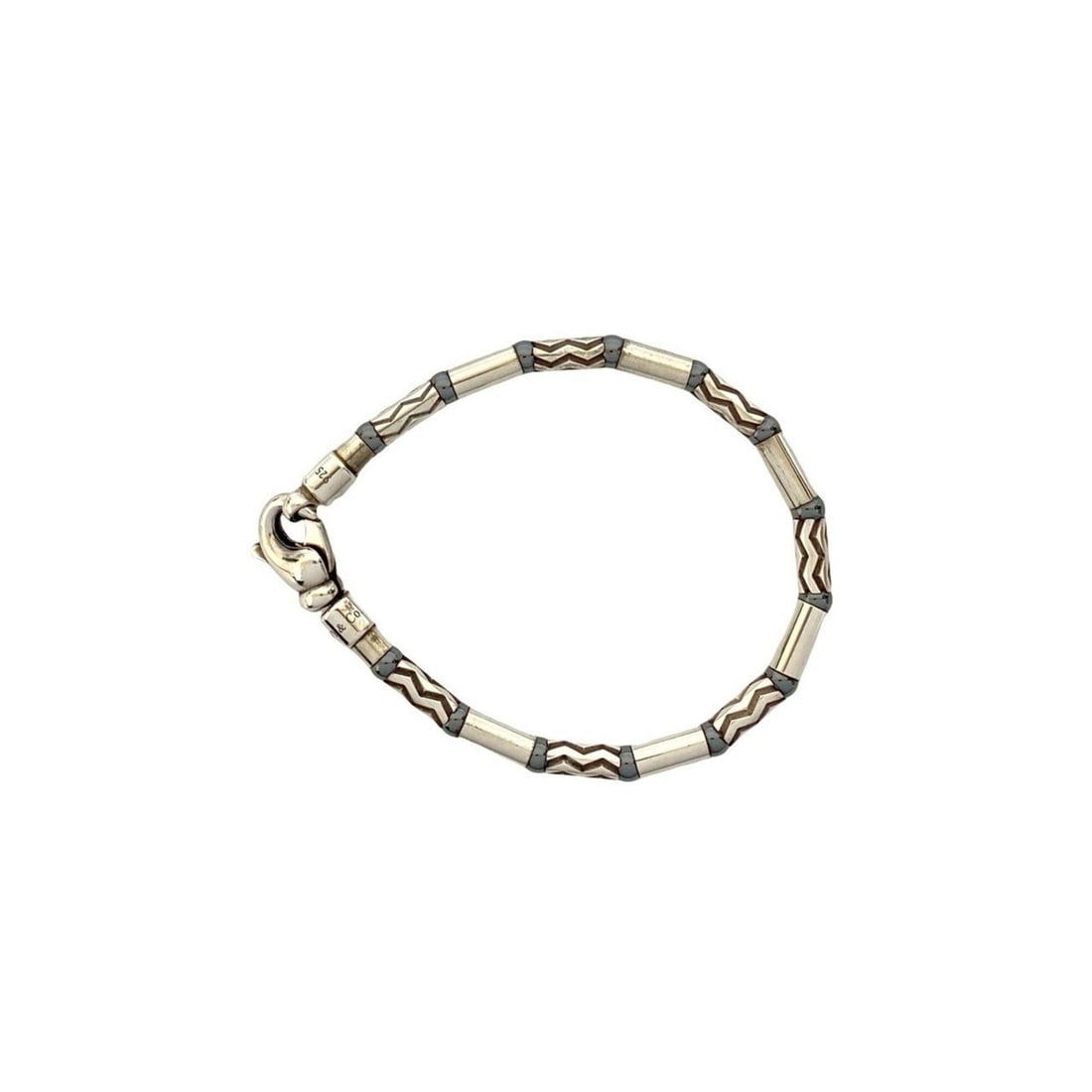TIFFANY & Co. Tiffany Aztec Zigzag Bracelet in Sterling Silver, 925 Bangle, Silver 99975: --- Catalog ---Category: SizeLength: 19.5cm / 7.67''Category: DesignType: Charm braceletColor: SilverGender: WomenMaterial: Silver 925Category: GeneralBrand: Tiffany--- Item List ---Section: Condition