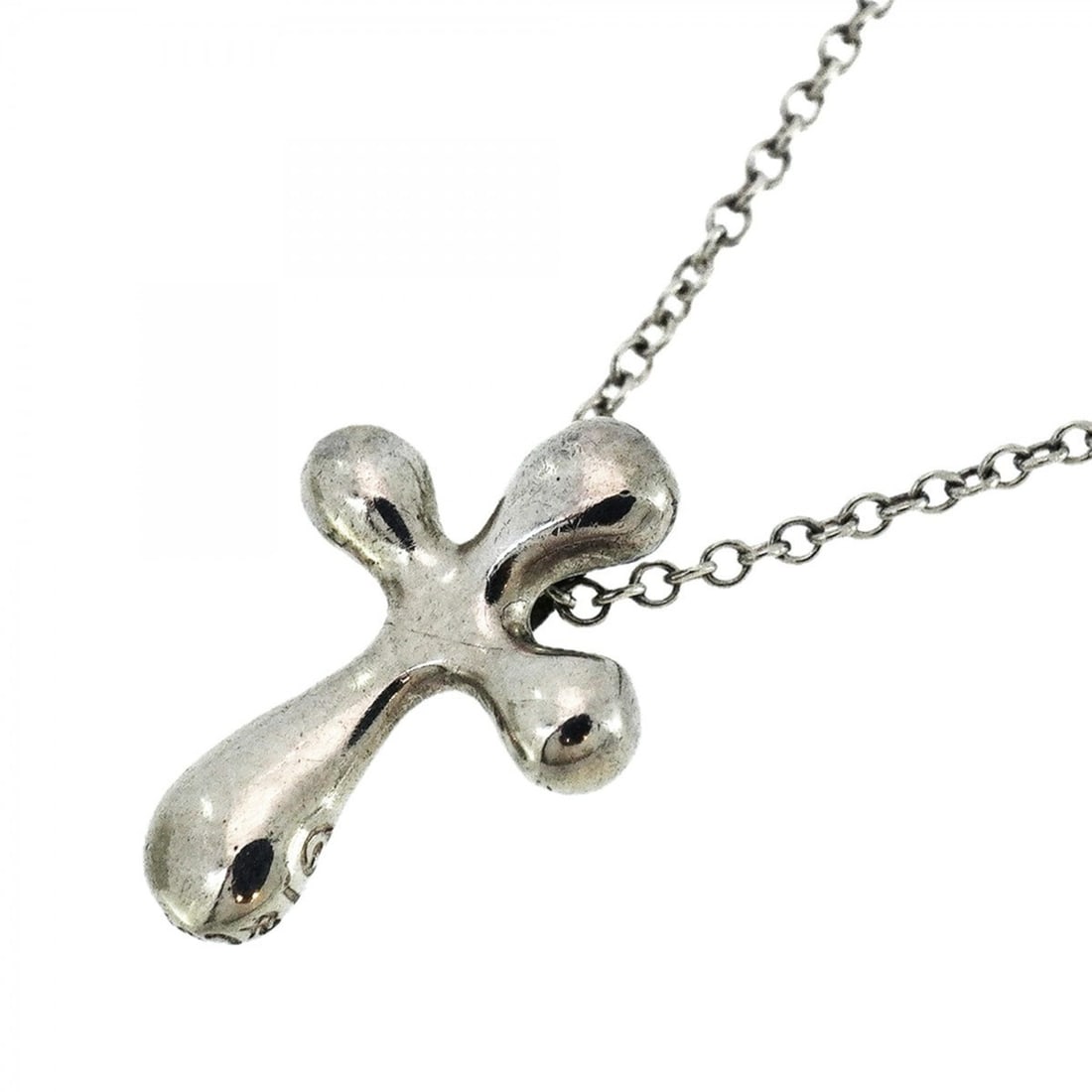 Tiffany Small Cross Necklace in Silver 925 for Women: --- Catalog ---Category: SizePendant Size: 14.9mm x 10.8mm / 0.58'' x 0.42''Neck Circumference: 42.5 cm / 16.73''Category: DesignGender: WomenMaterial: Silver 925Necklace Type: NecklaceCategory: