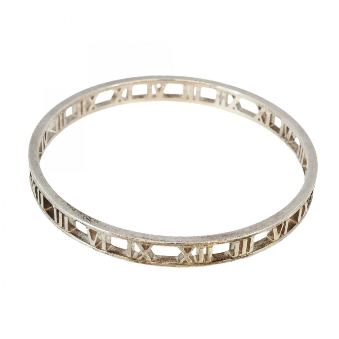 Tiffany Atlas Bangle, Silver 925, Women's: --- Catalog ---Category: SizeLength: 19cm / 7.48''Category: DesignType: BangleGender: WomenMaterial: Silver 925Category: GeneralBrand: Tiffany--- Item List ---Section: ConditionRanking: Rank AB Used