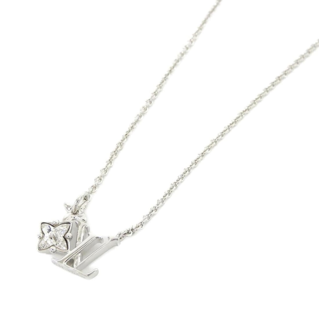 Louis Vuitton Lulugram Necklace M01050: --- Catalog ---Category: SizePendant Size: 17mm x 16mm / 0.66'' x 0.62''Neck Circumference: 39 cm - 45 cm / 15.35'' - 17.71''Category: DesignColor: SilverGender: WomenNecklace Type: NecklaceCategory: