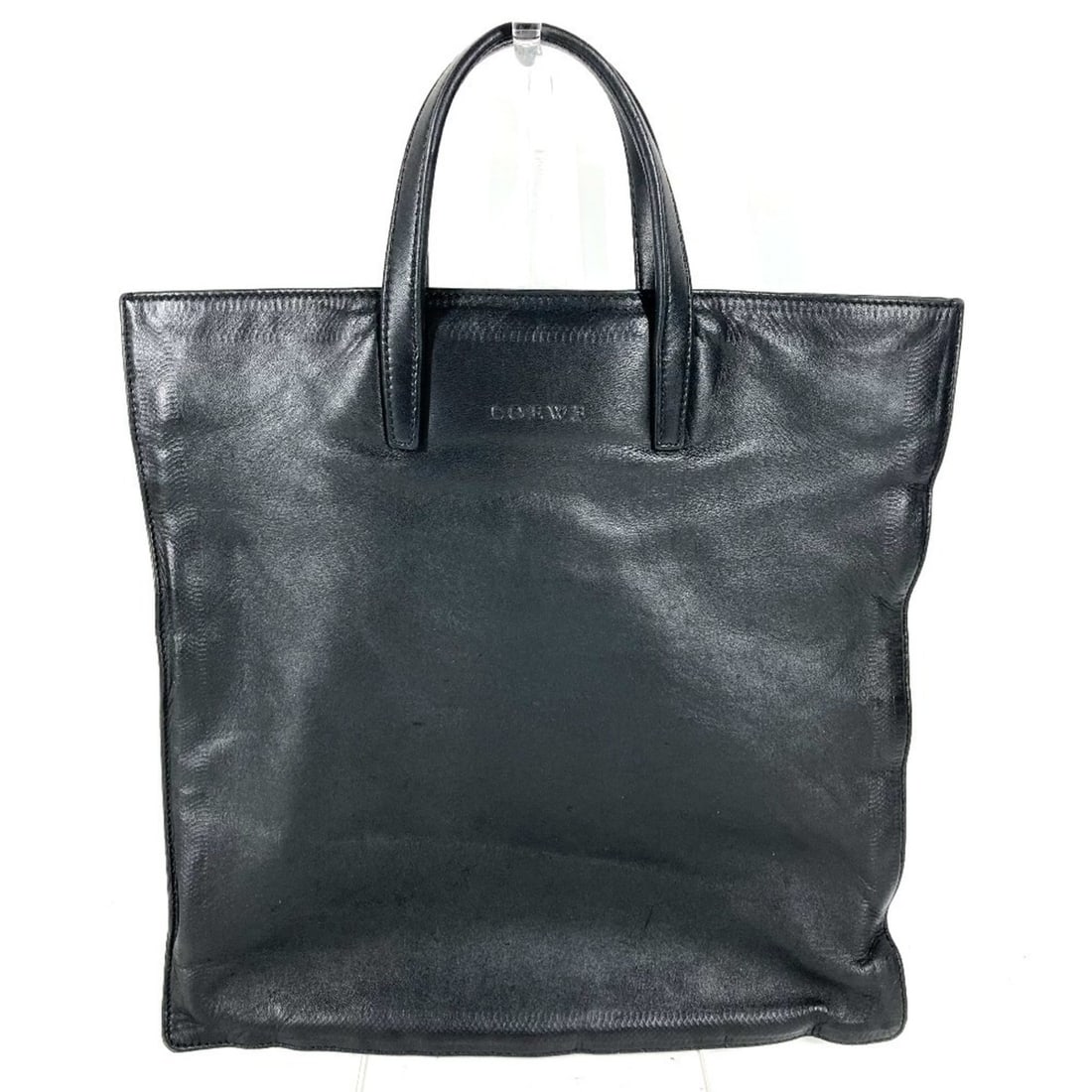 LOEWE Logo Vertical Tote Bag, Leather Handbag, Black, for Men and Women: --- Catalog ---Category: SizeSize (HxWxD): 32.5cm x 33cm / 12.79'' x 12.99''Category: DesignType: HandbagColor: BlackGender: Men,WomenMaterial: Leather Category: GeneralBrand: Loewe--- Item List ---Se
