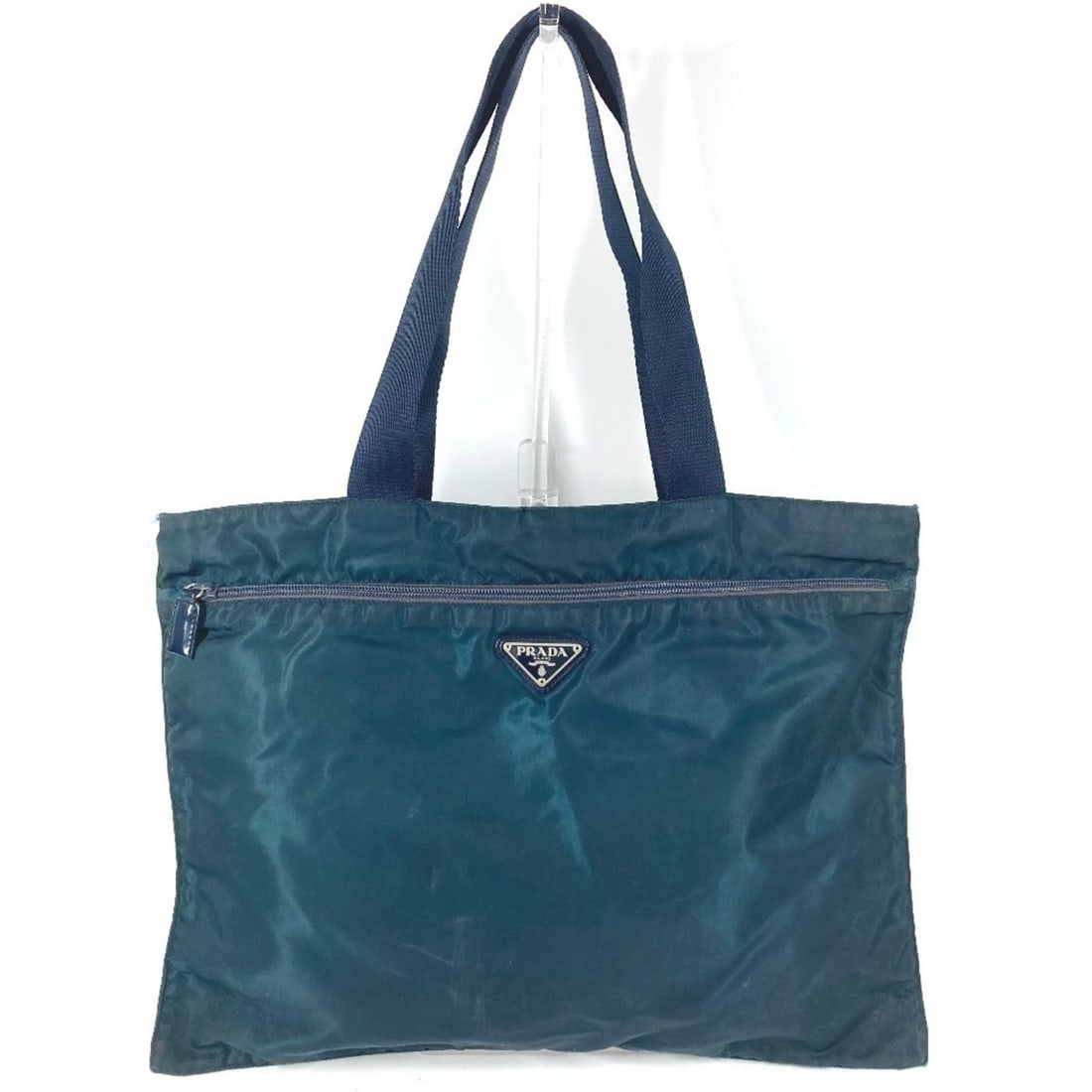 PRADA Triangle Logo Plaque Tote Bag Shoulder Nylon Men's Women's Blue: --- Catalog ---Category: SizeSize (HxWxD): 31cm x 43.5cm / 12.2'' x 17.12''Category: DesignType: Shoulder bagColor: BlueGender: Men,WomenMaterial: Nylon Category: GeneralBrand: PradaCountry of Origin: