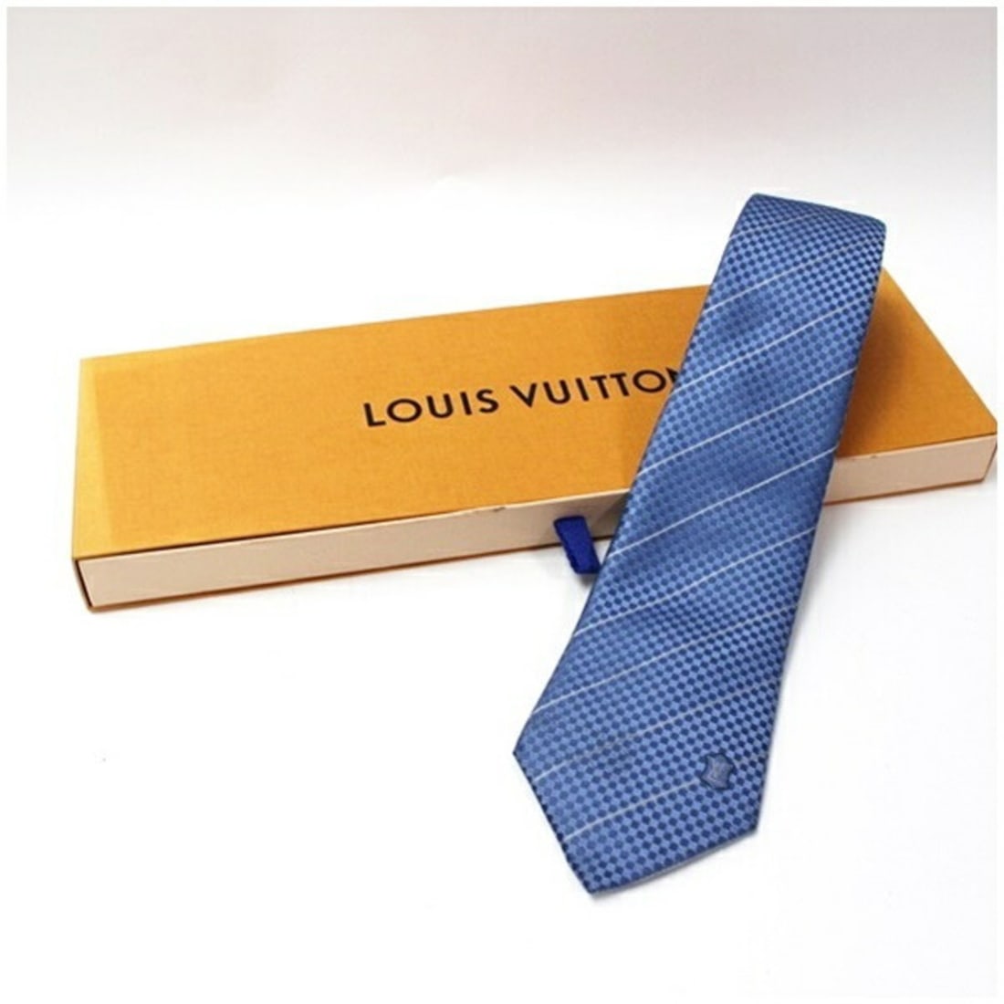 Louis Vuitton Silk Tie with Damier Pattern Stripes for Men: --- Catalog ---Category: SizeWidth: 9cm / 3.54''Category: DesignType: CravatColor: Light blueGender: MenMaterial: Silk Category: GeneralBrand: Louis Vuitton--- Item List ---Section: ConditionRanking:
