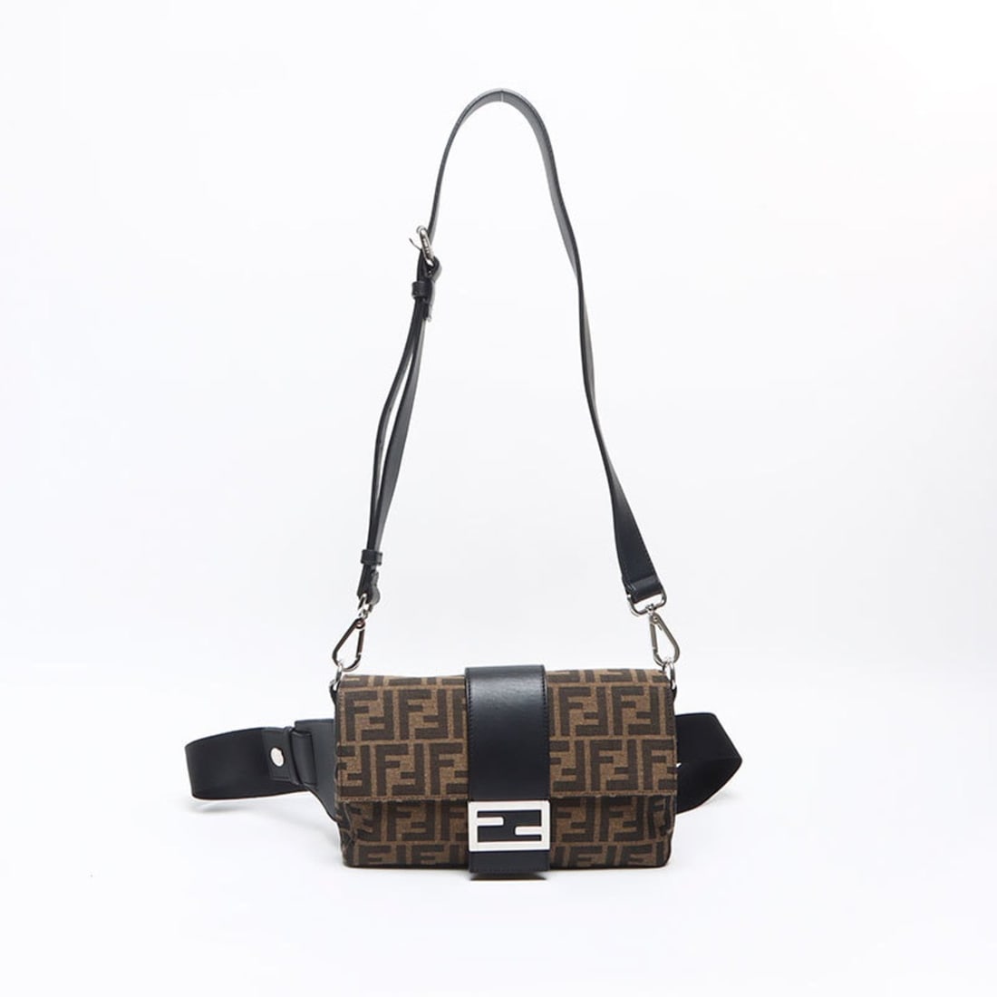Fendi Zucca 2-way shoulder bag, brown, WS13150: --- Catalog ---Category: SizeSize (HxWxD): 16cm x 25cm x 2cm / 6.29'' x 9.84'' x 0.78''Strap Length: 90cm - 110cm / 35.43'' - 43.3''Category: DesignType: Shoulder bagColor: BrownGender: WomenMaterial: