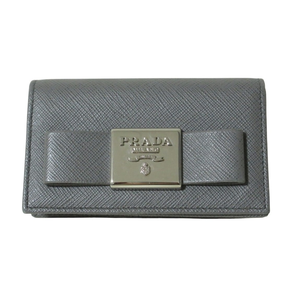PRADA Fiocco Saffiano Leather Business Card Case, 1MC122, Gray, Women's: --- Catalog ---Category: DesignType: Card caseColor: GrayGender: WomenCategory: GeneralBrand: PradaCategory: Physical PropertiesSize (HxWxD): 6.5cm x 11cm x 2cm / 2.55'' x 4.33'' x 0.78''--- Item List