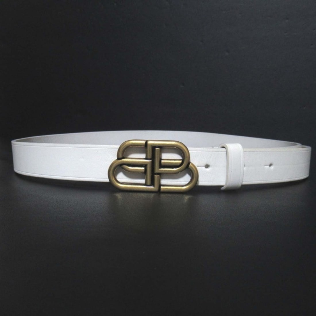 BALENCIAGA BB THIN BELT Buckle Leather Belt 581690 Size 80 White with Gold Hardware Men's: --- Catalog ---Category: SizeLength: 75.5cm - 85.5cm / 29.72'' - 33.66''Category: DesignType: Standard beltColor: Gold, WhiteGender: MenCategory: GeneralBrand: Balenciaga--- Item List ---Section: Cond
