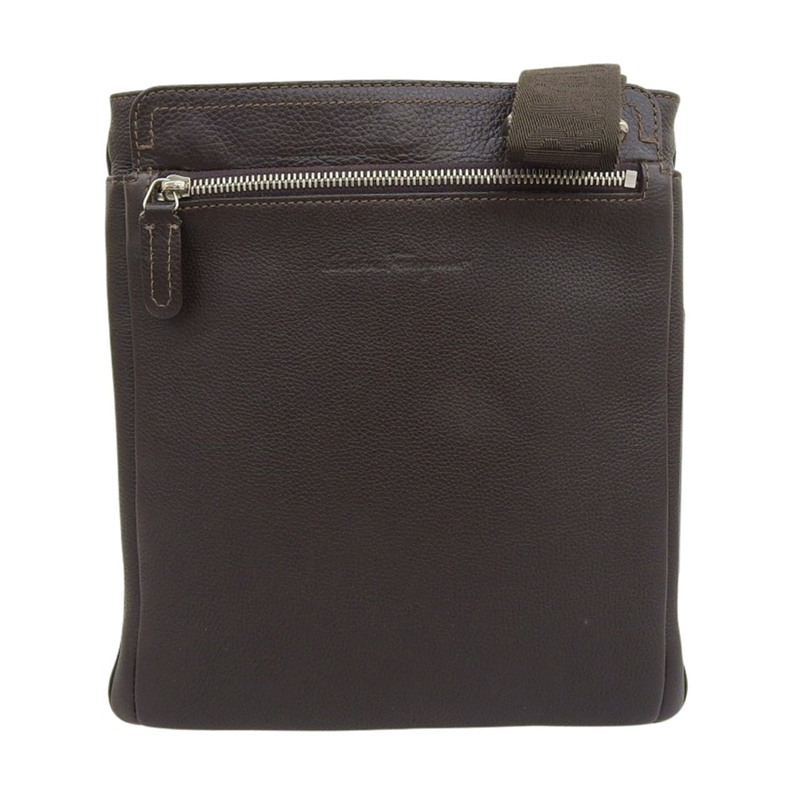 Salvatore Ferragamo Men's Brown Leather Crossbody Bag FZ-24: --- Catalog ---Category: SizeSize (HxWxD): 28.5cm x 26cm x 2cm / 11.22'' x 10.23'' x 0.78''Category: DesignType: Sling bagColor: BrownGender: MenMaterial: Leather Category: GeneralBrand: Salvatore Fer