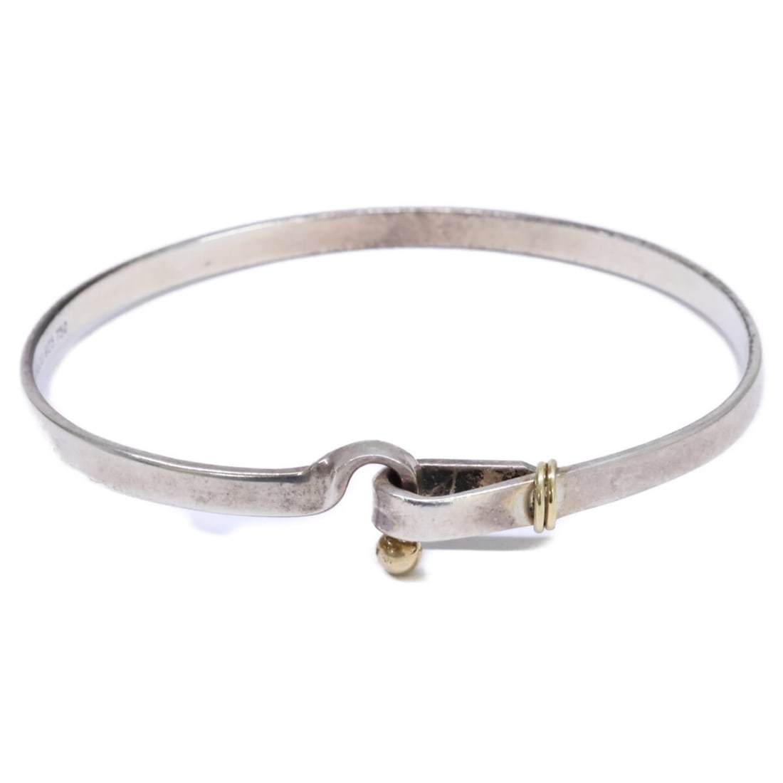 TIFFANY & Co. Tiffany 925 750 Hook Eye Bangle in Silver and Yellow Gold for Women: --- Catalog ---Category: SizeLength: 18cm / 7.08''Category: DesignType: BangleColor: Silver, Yellow goldGender: WomenMaterial: Silver 925Category: GeneralBrand: Tiffany--- Item List ---Section: Condit