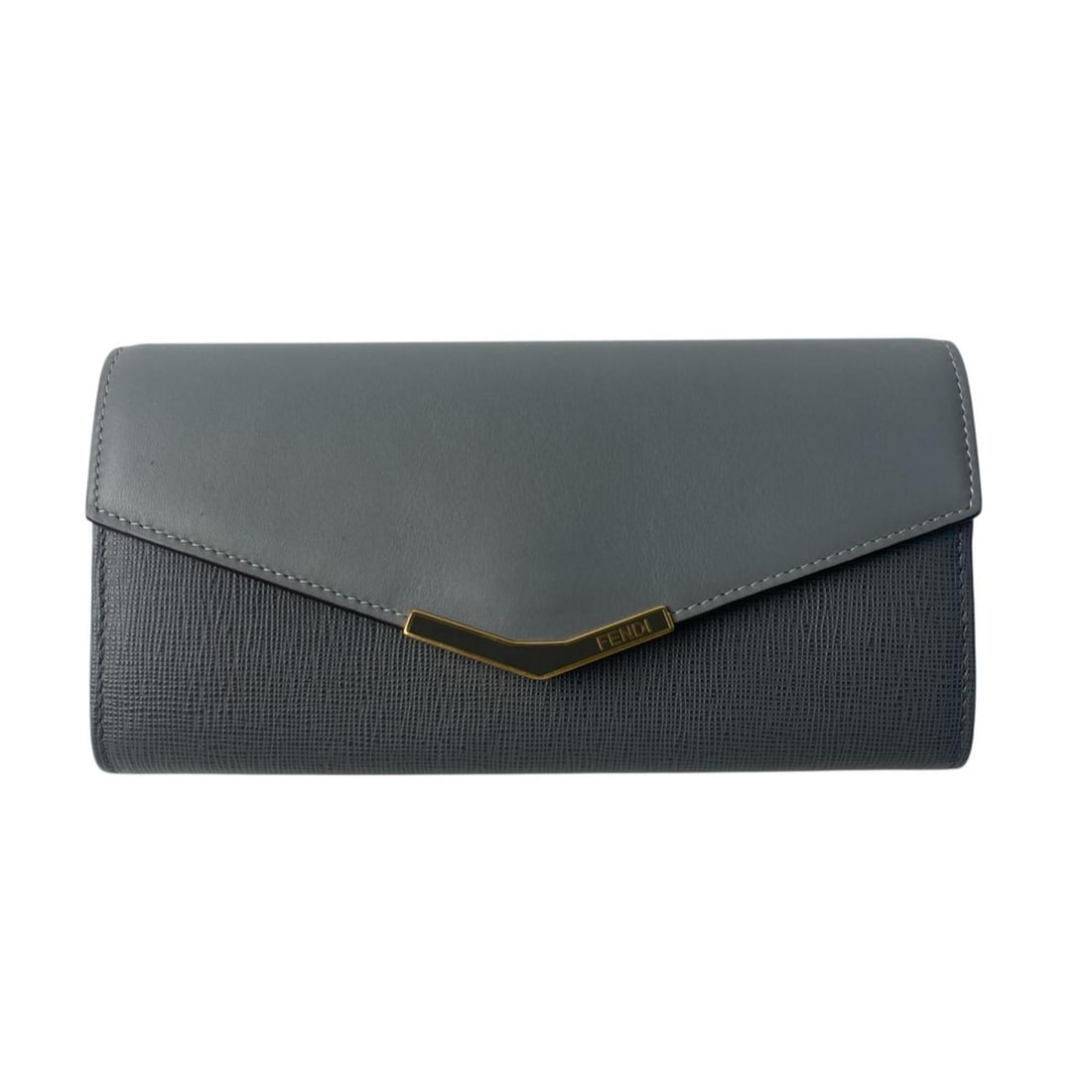 Like new Prada Ribbon Tri-fold Wallet in Black Saffiano Leather (1073PRADA): --- Catalog ---Category: SizeSize (HxWxD): 10cm x 12.5cm x 4.5cm / 3.93'' x 4.92'' x 1.77''Category: DesignType: Wallet (tri-fold)Color: BlackGender: WomenMaterial: Leather , Saffiano triangle Categor