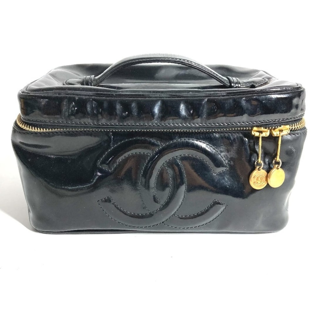 CHANEL Chanel Mirrored Vanity Bag with CC Coco Mark Logo, Horizontal Bag, Pouch, Makeup Handbag,: --- Catalog ---Category: SizeSize (HxWxD): 12cm x 21.5cm x 13cm / 4.72'' x 8.46'' x 5.11''Category: DesignType: Handbag, Pouch, Vanity bag, Wash bagColor: BlackGender: WomenMaterial: Patent leather Ca