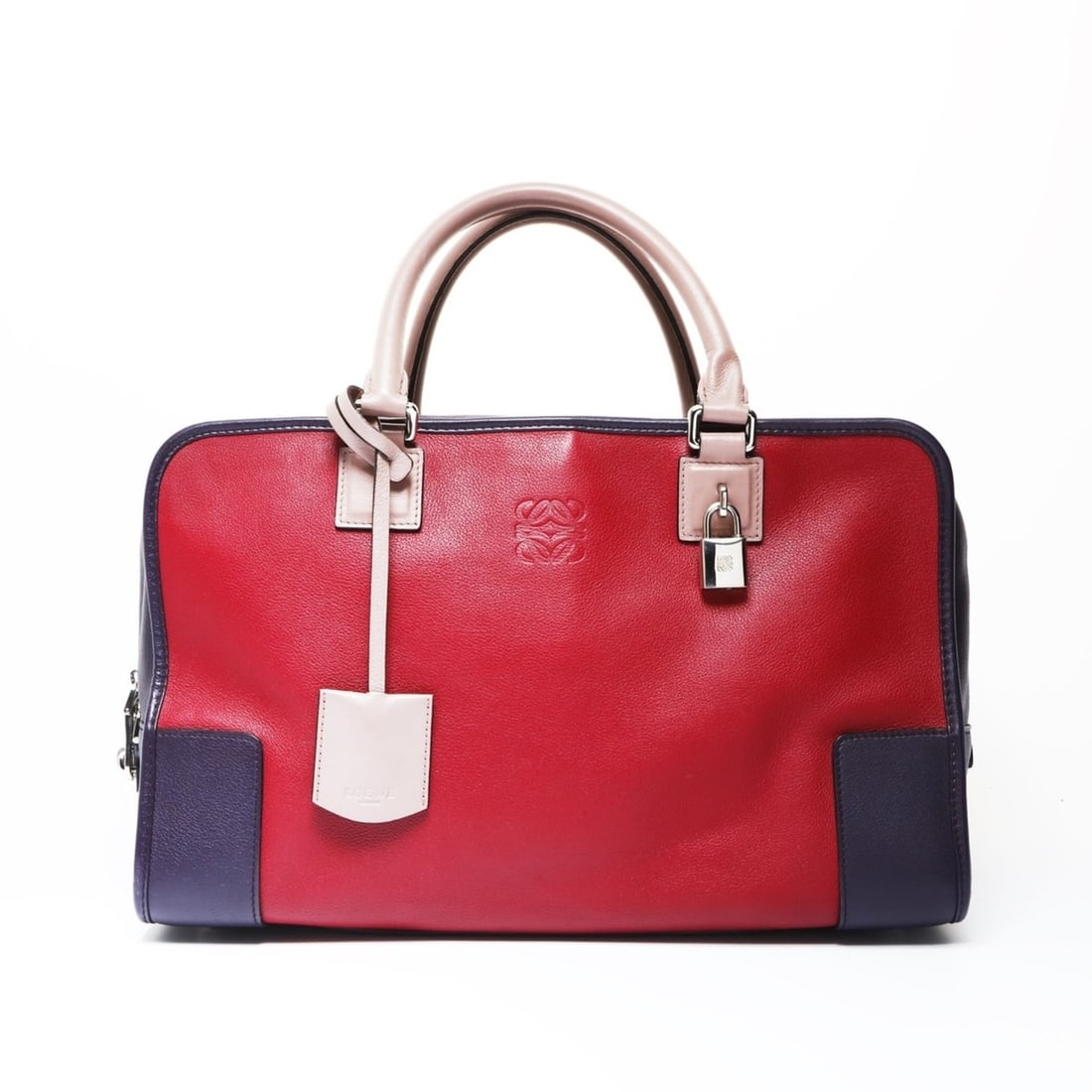 LOEWE Amazona 36 Anagram Handbag, Red, WS26665: --- Catalog ---Category: SizeSize (HxWxD): 22cm x 36cm x 15cm / 8.66'' x 14.17'' x 5.9''Category: DesignType: HandbagColor: Red colorGender: WomenCategory: GeneralBrand: LoeweCountry of Origin: Spain-