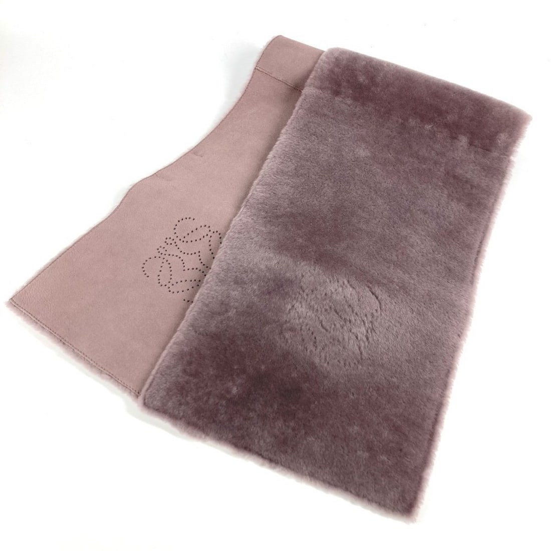 LOEWE Anagram Logo Accessory Fur Scarf for Men and Women in Purple: --- Catalog ---Category: SizeSize (LxW): 1.6m x 24cm / 62.99'' x 9.44''Category: DesignType: StoleColor: PurpleGender: Men,WomenMaterial: Fur Category: GeneralBrand: Loewe--- Item List ---Section: Con