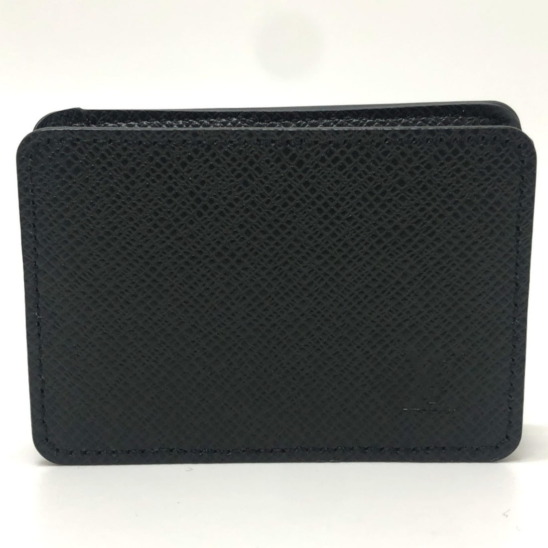 LOUIS VUITTON M30598 Taiga Coin Purse, Compact Wallet, Leather, Men's, Noir: --- Catalog ---Category: SizeSize (HxWxD): 6.5cm x 9.5cm x 1.5cm / 2.55'' x 3.74'' x 0.59''Category: DesignType: Coin purse/coin caseColor: NoirGender: MenMaterial: Taiga leather , Leather Category: G