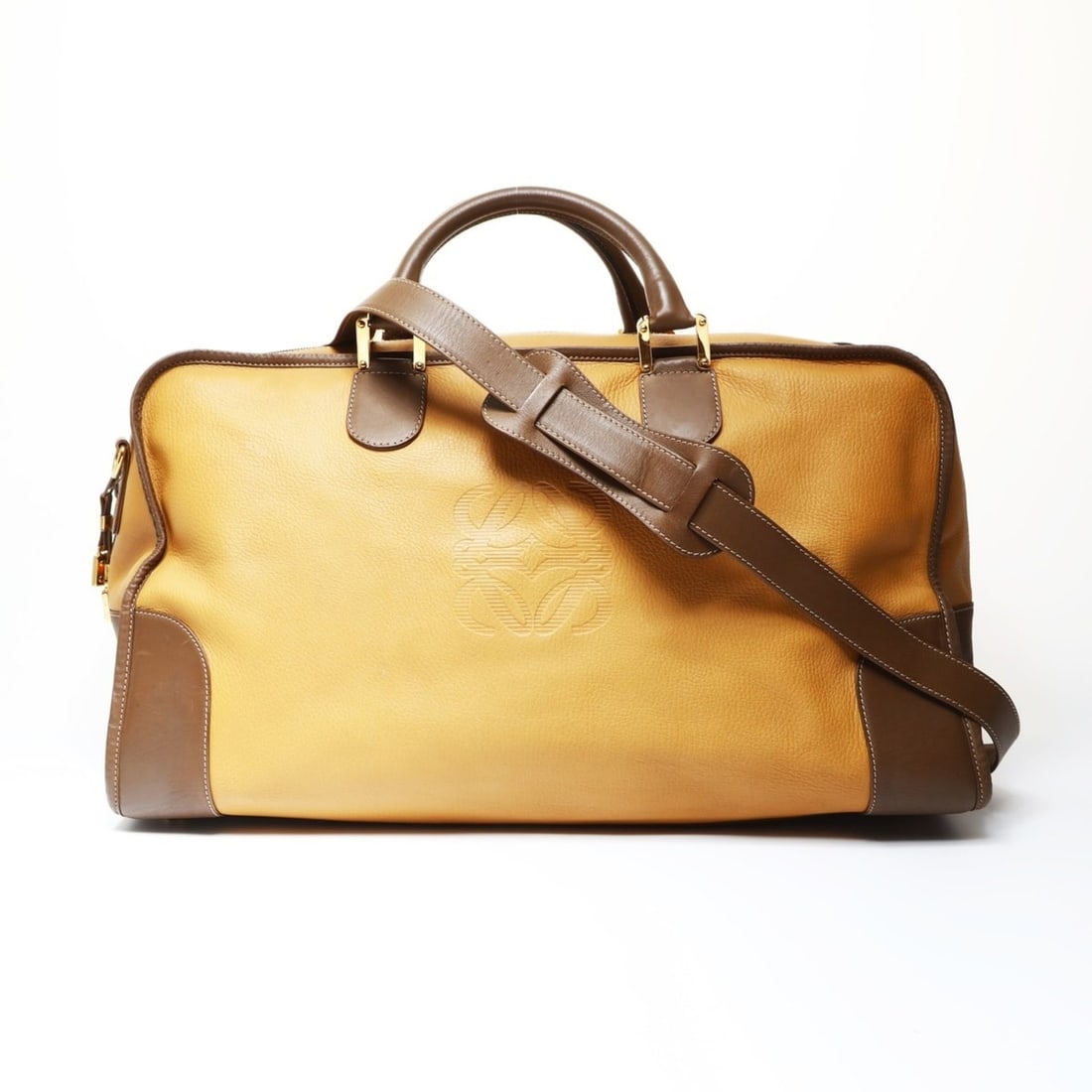 Loewe Amazona 44 2-Way Boston Bag, Brown, WS26658: --- Catalog ---Category: SizeSize (HxWxD): 28cm x 50cm x 22.5cm / 11.02'' x 19.68'' x 8.85''Category: DesignType: Boston bagColor: BrownGender: WomenCategory: GeneralBrand: LoeweCountry of Origin: Spa