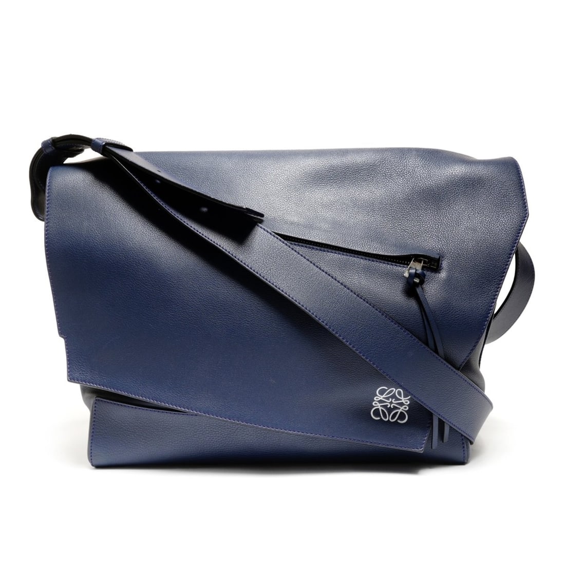 LOEWE Anton Leather Messenger Bag/Shoulder Bag, Navy, WS27340: --- Catalog ---Category: SizeSize (HxWxD): 27cm x 43cm x 12.5cm / 10.62'' x 16.92'' x 4.92''Category: DesignType: Messenger bag, Shoulder bagColor: NavyGender: WomenCategory: GeneralBrand: LoeweCountr