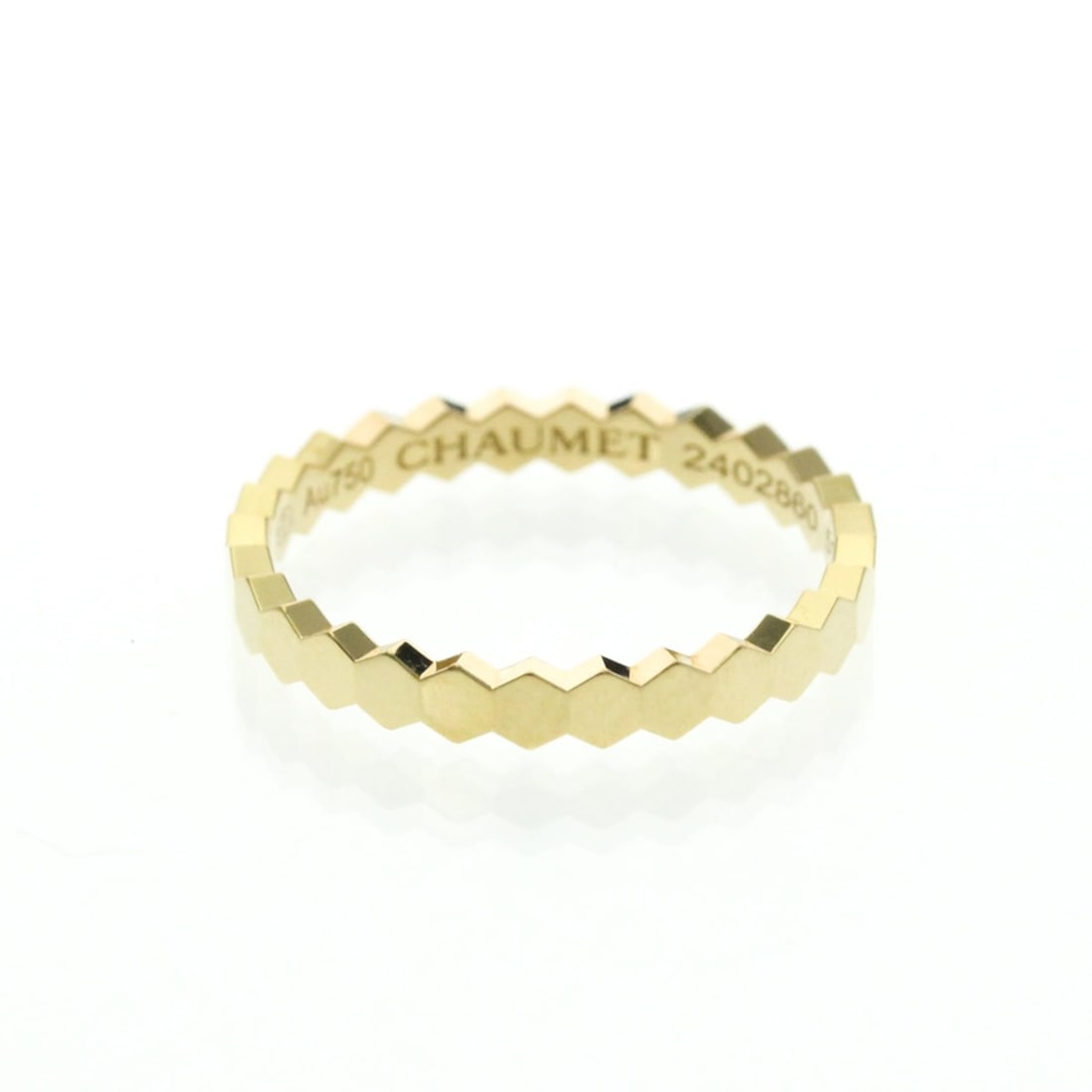 Chaumet Be My Love Ring Yellow Gold (18K) Fashion No Stone Band Ring Gold: --- Catalog ---Category: SizeWidth: 2.6mm / 0.1''Weight: 2g / 0.07oz.JP Size: 11US Size: 5 3/4Brand Size: 51Category: DesignType: Band ringColor: GoldMetal: GoldStone: No StoneStyle: FashionGender: Wo