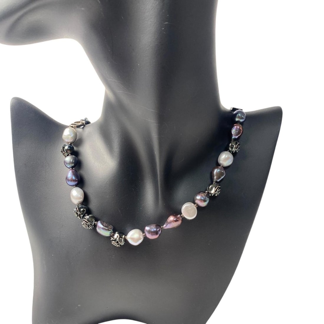 Christian Dior Dior Rose Pearl Freshwater Necklace Pendant Choker for Women: --- Catalog ---Category: SizeNeck Circumference: 48.5 cm / 19.09''Category: DesignColor: Multi-colorStone: Freshwater pearl, PearlGender: WomenPendant Type: PendantNecklace Type: NecklaceCategory: Gen