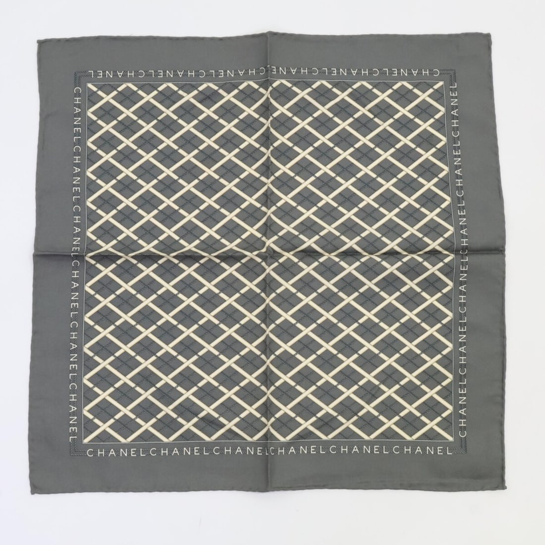 CHANEL Matelasse Design Chain Logo Silk Bandana Mini Scarf Gray Women's: --- Catalog ---Category: SizeSize (LxW): 45cm x 45.5cm / 17.71'' x 17.91''Category: DesignType: BandanaColor: GrayGender: WomenMaterial: Silk Category: GeneralBrand: ChanelCountry of Origin: Italy---