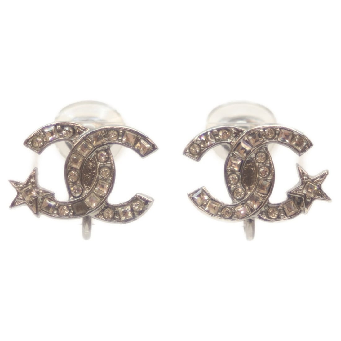 CHANEL C21S Silver Rhinestone Star Coco Mark Earrings,: --- Catalog ---Category: SizeSize (HxWxD): 12.00mm x 11.00mm / 0.47'' x 0.43''Category: DesignType: Clip earringsColor: SilverStone: RhinestoneMaterial: MetalCategory: GeneralBrand: Chanel--- Item Lis