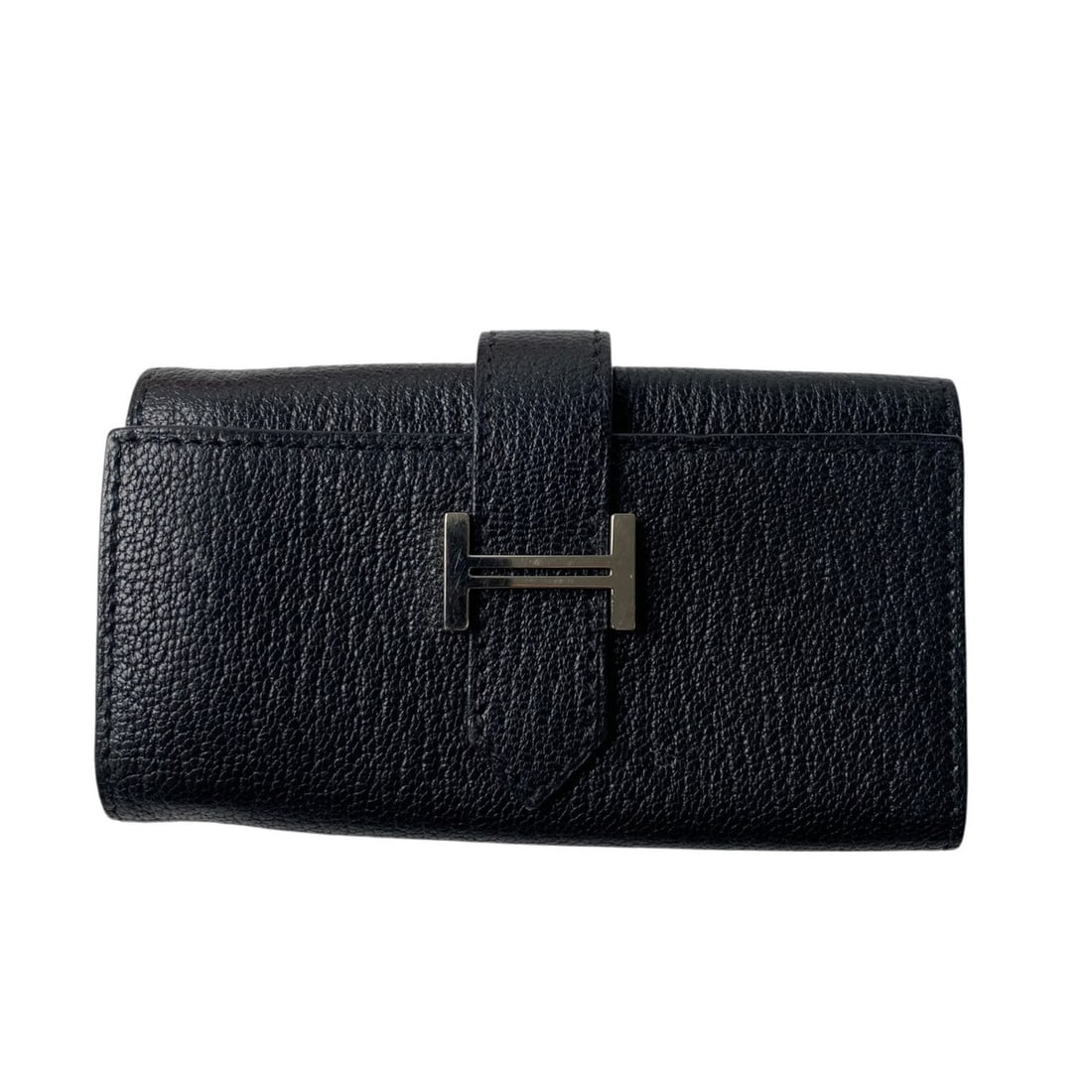 Hermès HERMES Women's Bearn 4-Key Case, VS Metal, W Stamp, Chevre Mysore, Black: --- Catalog ---Category: DesignType: KeycaseColor: Black, NoirGender: WomenMaterial: Chevre myzore leather Category: GeneralBrand: HermesCategory: Physical PropertiesSize (HxWxD): 10.5cm x 6cm / 4.13'