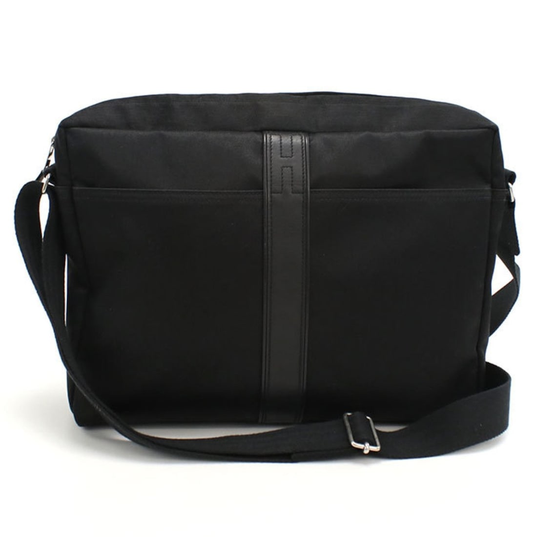 HERMES Acapulco Basas MM Crossbody Shoulder Bag, Black, Men's and Women's: --- Catalog ---Category: SizeSize (HxWxD): 27cm x 35cm x 7cm / 10.62'' x 13.77'' x 2.75''Category: DesignType: Shoulder bagColor: BlackGender: Men,WomenMaterial: Toile chevron Category: GeneralBrand: