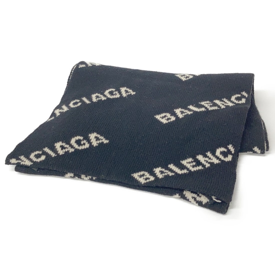 BALENCIAGA 558951 Logo Scarf, Black, Men's: --- Catalog ---Category: SizeSize (LxW): 2.22m x 45cm / 87.4'' x 17.71''Category: DesignType: StoleColor: BlackGender: MenCategory: GeneralBrand: Balenciaga--- Item List ---Section: ConditionRanking: