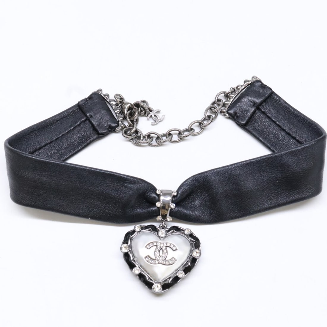 CHANEL A21A Heart x Pearl Coco Mark Leather Choker in Black with Silver Hardware for Women: --- Catalog ---Category: SizePendant Size: 35mm / 1.37''Neck Circumference: 40.5 cm / 15.94''Category: DesignColor: BlackGender: WomenMaterial: LeatherNecklace Type: ChokerCategory: GeneralBrand: Chan