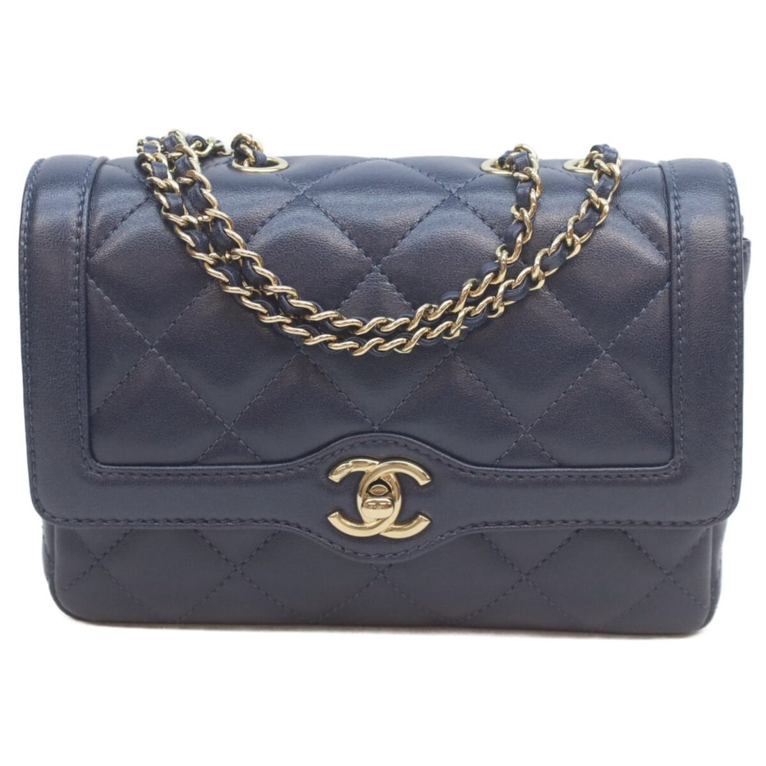 CHANEL AS5048 Navy Lambskin Matelasse 20 Single Flap Shoulder Bag with Gold Hardware, Blue, Women's: --- Catalog ---Category: SizeSize (HxWxD): 14cm x 20cm x 4cm / 5.51'' x 7.87'' x 1.57''Category: DesignType: Shoulder bagColor: NavyGender: WomenMaterial: Leather Hardware Color: GoldLeather/Fur Type: