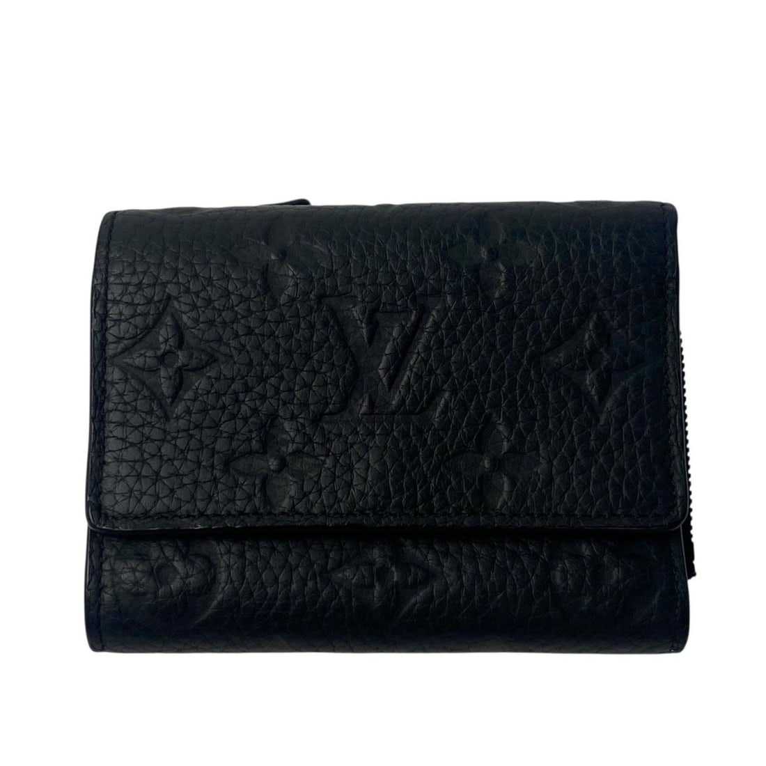 Louis Vuitton Portefeuille Pilot Noir IC M82556 Men's: --- Catalog ---Category: SizeSize (HxWxD): 9cm x 11cm / 3.54'' x 4.33''Category: DesignType: Wallet (tri-fold)Color: Black, NoirGender: MenMaterial: Leather Leather/Fur Type: Taurillon leatherCategory