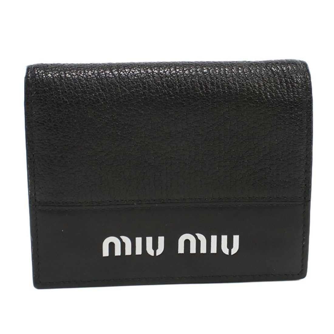 Miu Miu MIU Outlet Bifold Wallet Women's Black: --- Catalog ---Category: SizeSize (HxWxD): 8.5cm x 11cm x 2cm / 3.34'' x 4.33'' x 0.78''Category: DesignType: Wallet (bi-fold)Color: BlackGender: WomenMaterial: Leather Category: GeneralBrand: Miu Miu