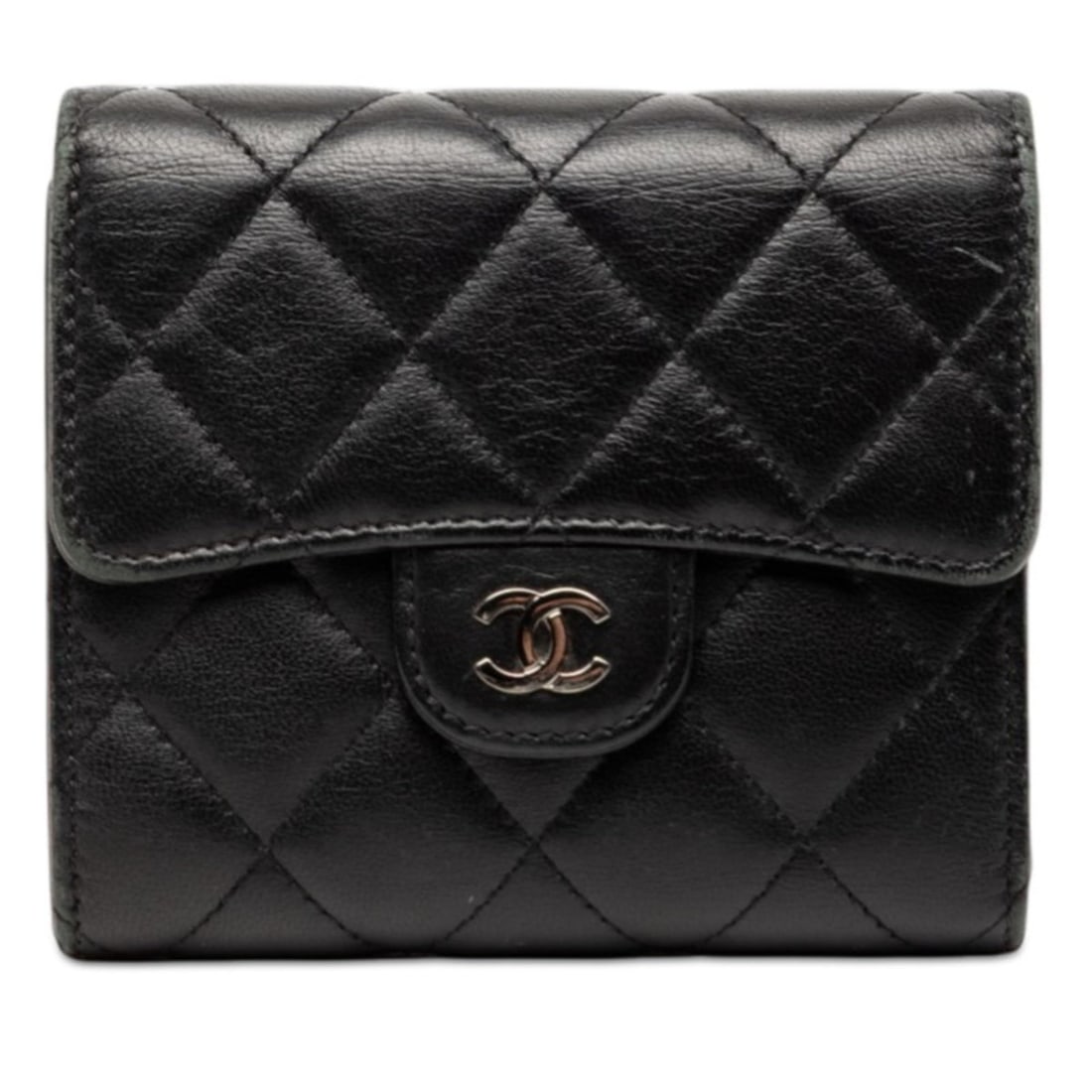 CHANEL Matelasse Coco Mark Bifold Wallet in Black Lambskin for Women: --- Catalog ---Category: SizeSize (HxWxD): 10cm x 11.5cm x 2cm / 3.93'' x 4.52'' x 0.78''Category: DesignType: Wallet (bi-fold)Color: BlackGender: WomenMaterial: Leather Leather/Fur Type: LambskinCate